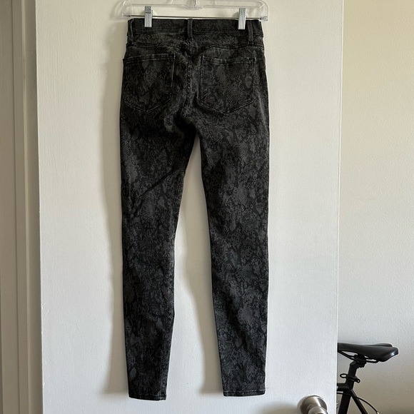 FRAME Denim Dark Grey/Black Le Skinny de Jeanne Mid Rise Crop Python Print Jeans - Picture 8 of 12